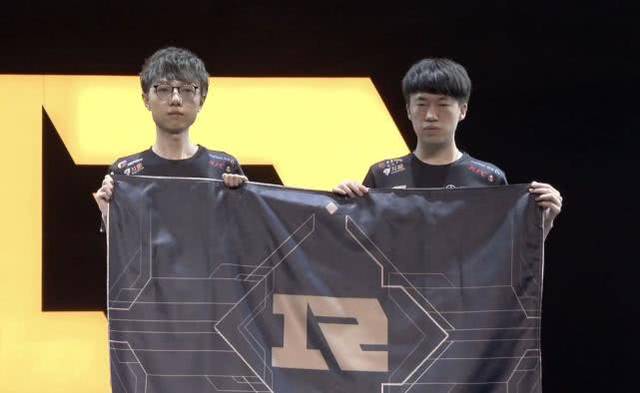 如出膛的炮 如出膛的炮